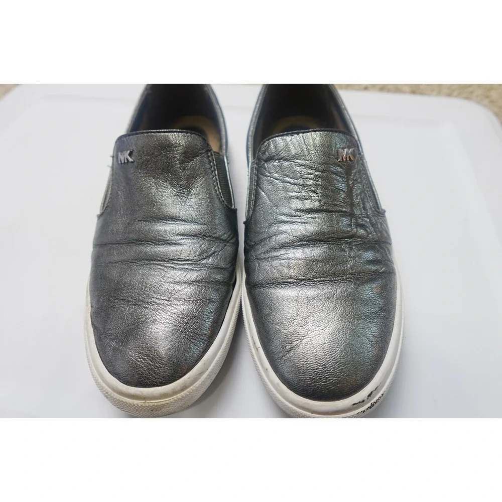 Michael Kors 8.5 M‎ Gray Silver Leather Loafer Flats Casual Slip Ons Metallic